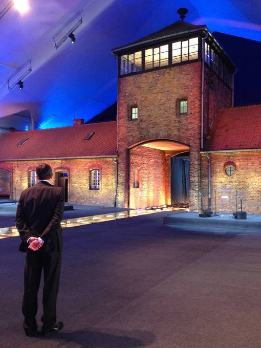 Predsednik Republike Slovenije Borut Pahor se je ob mednarodnem dnevu spomina na žrtve holokavsta udeležil komemorativne svečanosti ob 70. obletnici osvoboditve koncentracijskega taborišča Auschwitz - Birkenau