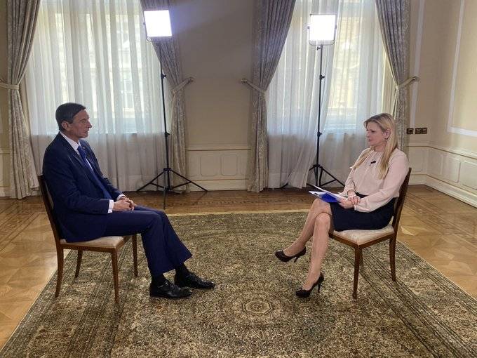 Pogovor predsednika Pahorja za oddajo Politično s Tanjo Gobec