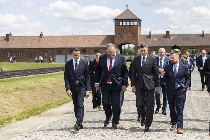 V okviru zadnjega dne uradnega obiska na Poljskem je predsednik Pahor obiskal muzejski kompleks koncentracijskega taborišča Auschwitz-Birkenau