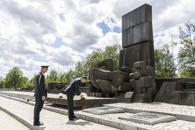 V okviru zadnjega dne uradnega obiska na Poljskem je predsednik Pahor obiskal muzejski kompleks koncentracijskega taborišča Auschwitz-Birkenau