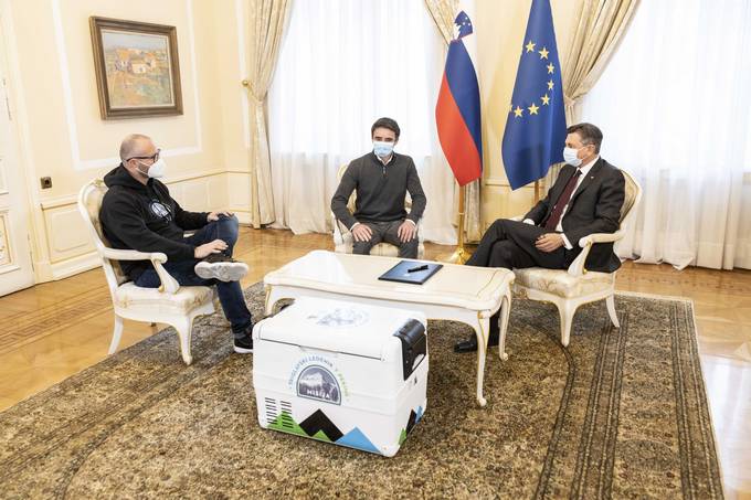 Predsednik republike in monaški knez s skupnim pismom podprla trajnostno okoljsko akcijo »Misija: Triglavski ledenik v Peking«