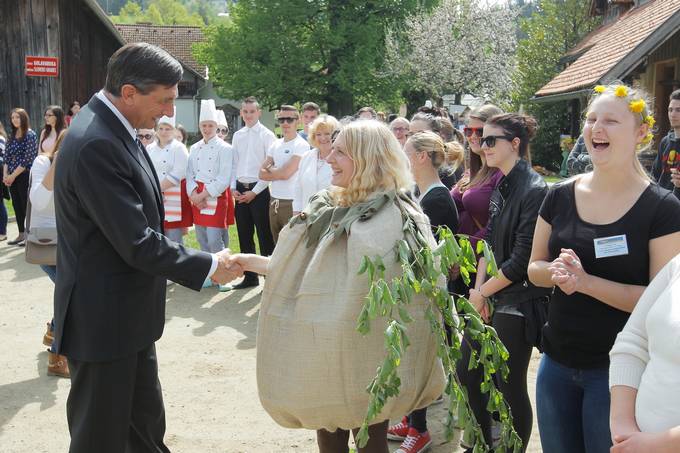 Predsednik Pahor se je udeležil predstavitve projekta "Kmetija kot podjetje" Srednje šole Slovenj Gradec in Muta in ob tem zbrane dijake tudi nagovoril