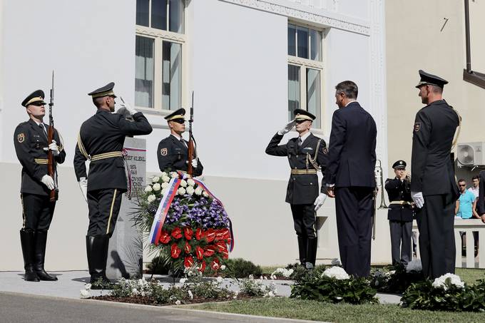 Predsednik republike se je udeležil osrednje prireditve občine Črenšovci v počastitev 100. obletnice združitve prekmurskih Slovencev z matičnim narodom, kjer je tradicionalno položil venec pred spomenikom Jožefa Klekla