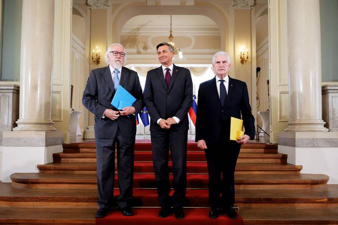 Predsednik republike je od dnevu državnosti na posebni slovesnosti v Predsedniški palači vročil državni odlikovanji dr. Ludviku Toplaku in Robertu Battelliju