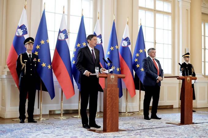 Predsednik Pahor je v počastitev državnega praznika dneva upora proti okupatorju v Kristalni dvorani Predsedniške palače nagovoril državljane