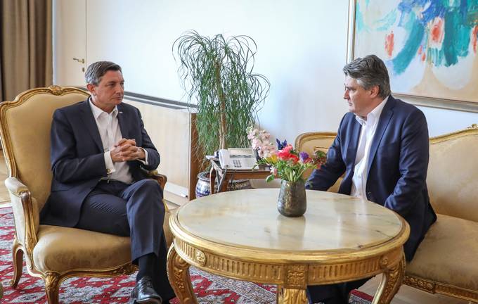 Predsednik Pahor se je na povabilo predsednika Republike Hrvaške Milanovića danes popoldan mudil na delovnem obisku v Zagrebu