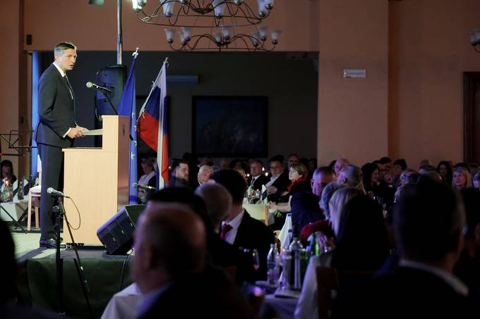 Predsednik Republike Slovenije Borut Pahor se je udeležil slovesne prireditve ob podelitvi priznanj za osebnost leta "Ona ali On 2020 in 2021"