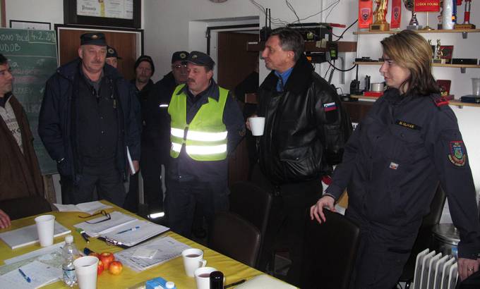 Predsednik republike Borut Pahor je obiskal Občino Pivka in ogledal tudi stanje po ledeni ujmi v Postojni, v Loškem Potoku ter Cerknici