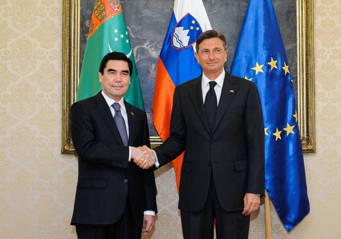Predsednik Republike Slovenije Borut Pahor danes in jutri na uradnem obisku v Republiki Sloveniji gosti predsednika Turkmenistana Gurbangulyja Berdimuhamedova