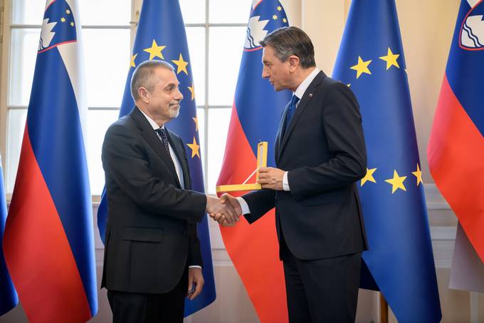Predsednik Pahor je vročil zlati red za zasluge dr. Petru Jambreku