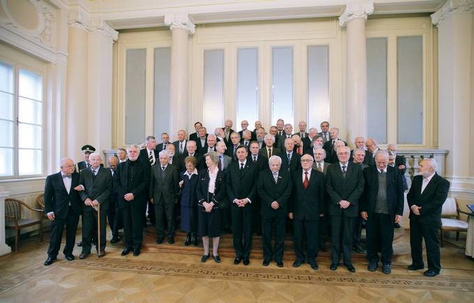 Predsednik Republike Slovenije Borut Pahor je z redom za izredne zasluge odlikoval Slovensko akademijo znanosti in umetnosti za izjemen prispevek k spodbujanju in pospeševanju znanosti in umetnosti ob 75-letnici delovanja