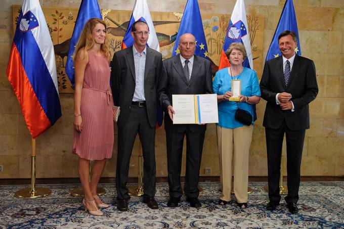 Predsednik republike Borut Pahor je danes na slovesnosti na Gradu Brdo vročil odlikovanje zlati red za zasluge Ivu Daneuu