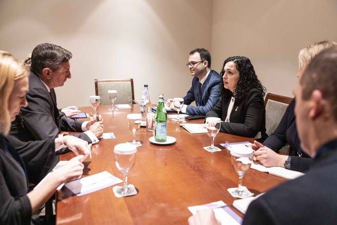 Predsednik Pahor se je ob robu Vrha SEECP srečal z dr. Vjoso Osmani, predsednico Republike Kosovo