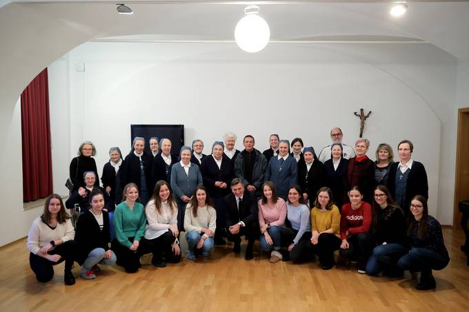 Predsednik Pahor obiskal Uršulinski zavod ob 320-letnici prihoda uršulink v Ljubljano in ob 20-letnici Angelinega vrtca, prvega vrtca montessori v Sloveniji