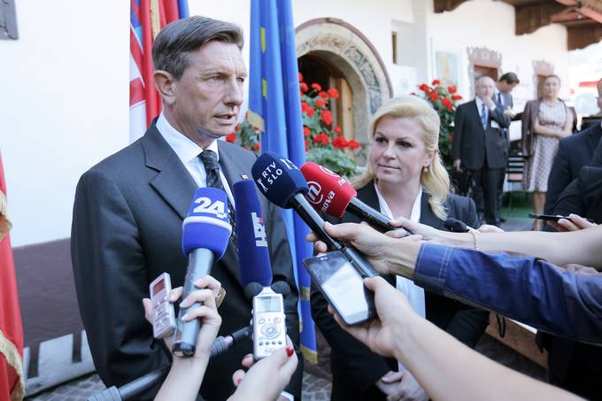 Pred pričetkom Evropskega foruma Alpbach se je predsednik Pahor srečal s hrvaško predsednico Grabar-Kitarović in podal izjavo za medije