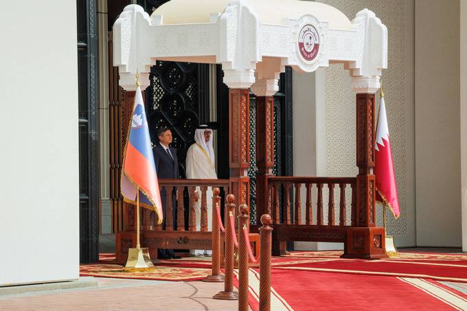 Predsednik Pahor in katarski emir Al Thani za vsestransko nadgraditev sodelovanja med državama