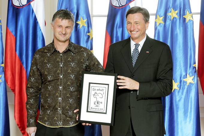 Predsednik Republike Slovenije Borut Pahor je z medaljo za zasluge odlikoval Tomaža Lavriča, odlikovanje je v njegovem imenu prevzel Robert Botteri.