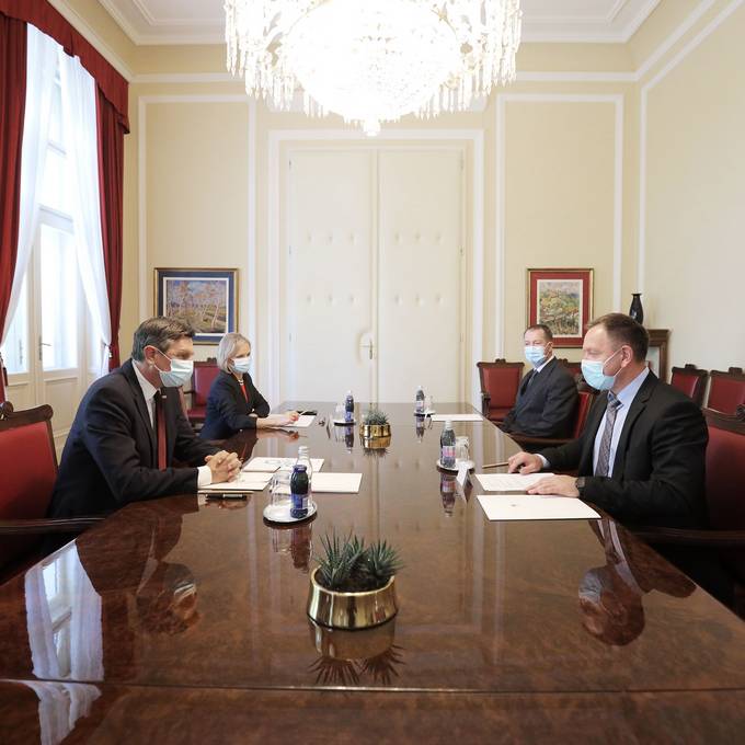 Predsednik KPK dr. Robert Šumi je predsedniku Republike Slovenije Borutu Pahorju predstavil redno Letno poročilo o delu KPK za leto 2020