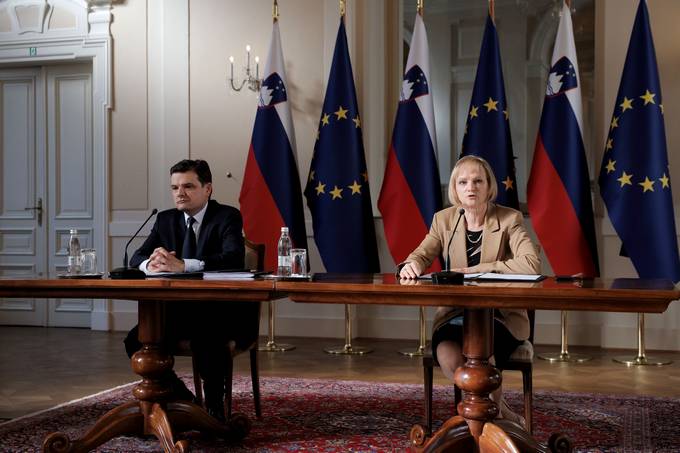 Danes je v Predsedniški palači potekala javna predstavitev kandidata za viceguvernerja, člana Sveta Banke Slovenije. Javnosti se je predstavil mag. Marjan Divjak