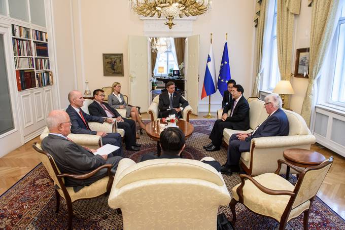 Predsednik republike sprejel predsednika Kitajske akademije znanosti prof. dr. Baija Chunlija