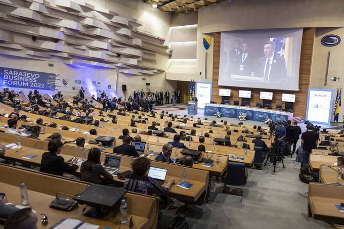 Predsednik Pahor na Sarajevskem poslovnem forumu pozval, naj se BiH čimprej dodeli status kandidatke za EU