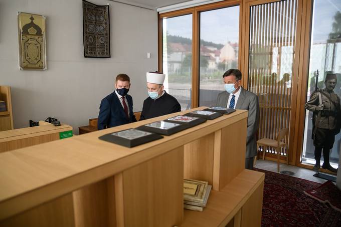 Na povabilo muftija Grabusa je predsednik Pahor obiskal Muslimanski kulturni center v Ljubljani
