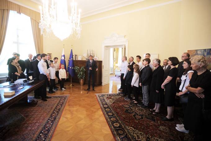 V Predsedniški palači slovesnost ob poimenovanju dvorane po nedavno preminulem Ivanu Omanu