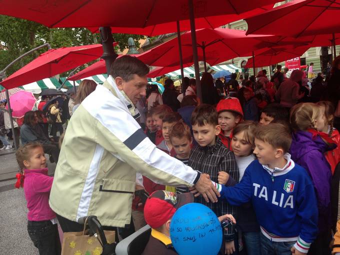 Predsednik republike Borut Pahor na 7. Mednarodnem festivalu »Igraj se z mano«, ki v teh dneh poteka na Kongresnem trgu v Ljubljani