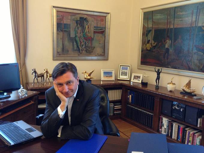 Dve novi sliki v pisarni predsednika republike, ki ju je posodila Narodna galerija.