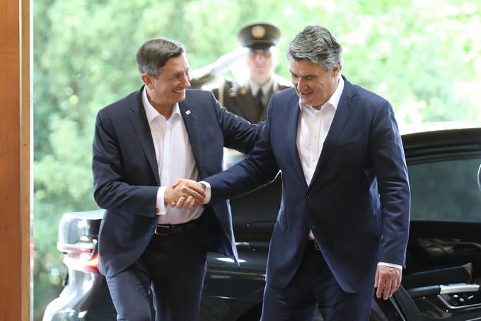 Predsednik Pahor se je na povabilo predsednika Republike Hrvaške Milanovića danes popoldan mudil na delovnem obisku v Zagrebu