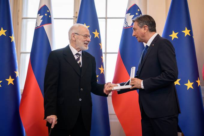 Predsednik Pahor je vročil srebrni red za zasluge dr. Erhardu Busku