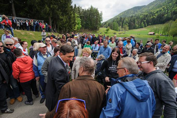 Predsednik Republike Slovenije Borut Pahor se je udeležil tradicionalne prireditve ob praznovanju mednarodnega delavskega praznika, ki ga organizira Sindikat kovinske in elektroindustrije Slovenije (SKEI) na Ivarčkem jezeru