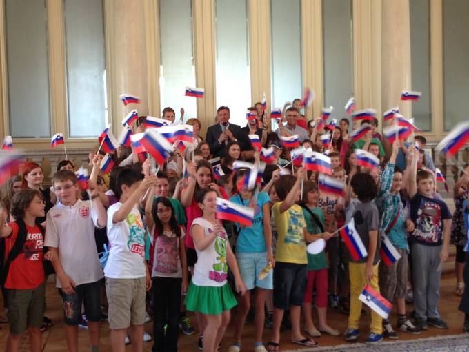 Predsednik republike Borut Pahor je ob zaključku šolskega leta v Predsedniški palači sprejel otroke Osnovne šole Kašelj