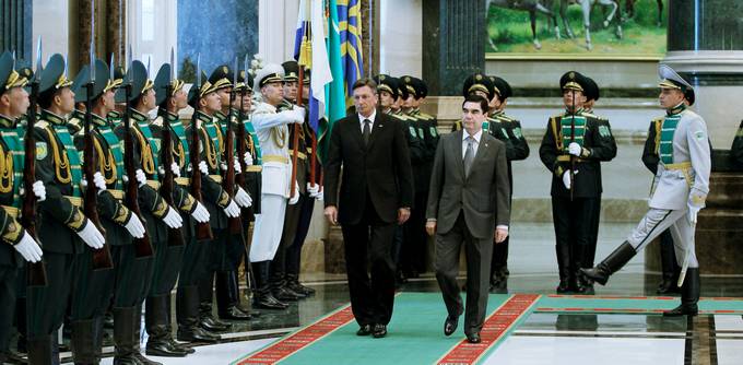 Sprejem z vojaškimi častmi ob uradnem obisku predsednika republike Boruta Pahorja v Turkmenistanu