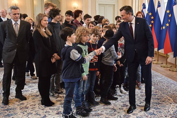 Predsednik republike vročil »Jabolko navdiha« Bernardi Avsenik in Alenki Fajfar Gnezda