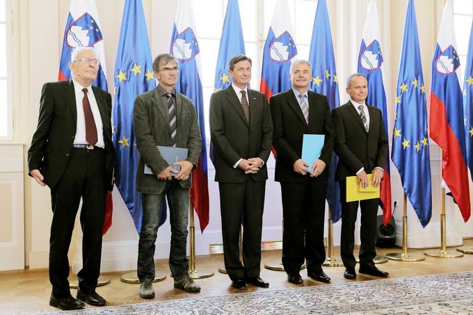 Predsednik republike na posebni slovesnosti v Predsedniški palači vročil državna odlikovanja