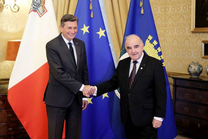 Predsednik Pahor se je pred uradnim začetkom zasedanja trinajstih predsednikov v Valletti sestal s predsednikom Malte Vello