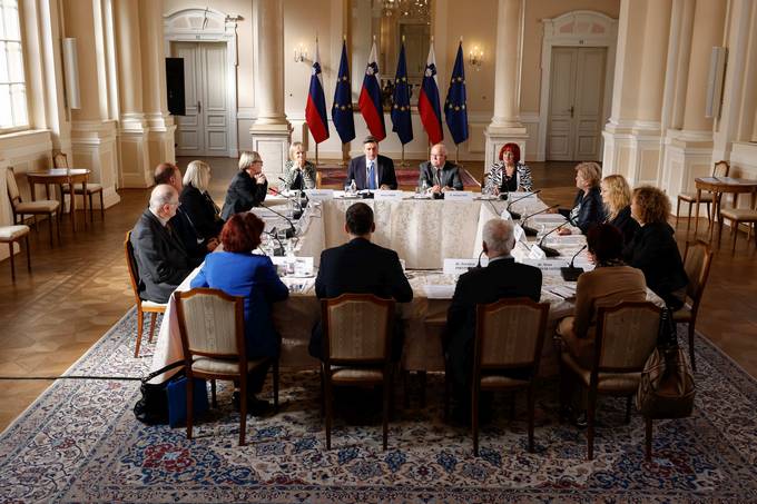 Predsednik Republike Slovenije Borut Pahor je danes, v sredo, 2. novembra 2022, v Predsedniški palači priredil sejo Sveta za obvladovanje demence pri predsedniku republike.