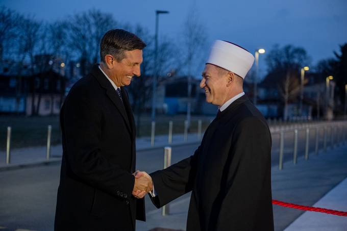 Predsednik Pahor ob inavguraciji ljubljanskega muftija: "Izkoriščam današnjo čudovito priložnost za vnovičen poziv vsem nam, da ohranjamo vero v dialog in medsebojno spoštovanje, tako med ljudmi kot med narodi in državami."