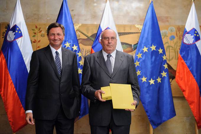 Predsednik republike Borut Pahor je danes na slovesnosti na Gradu Brdo vročil odlikovanje zlati red za zasluge Ivu Daneuu