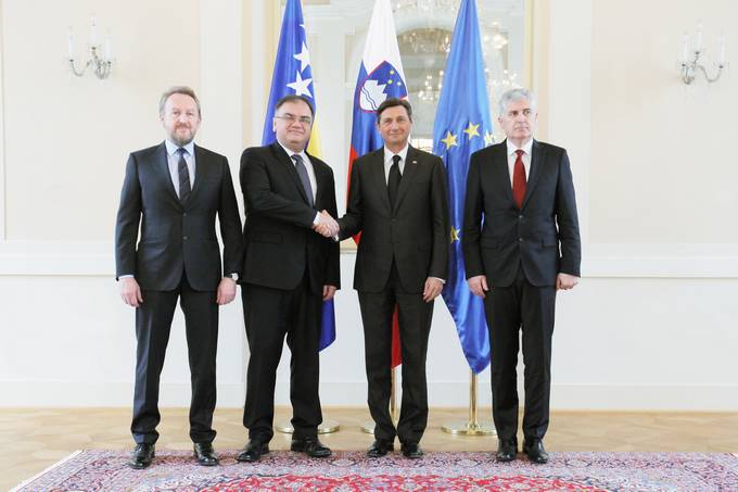 Na povabilo predsednika Republike Slovenije Boruta Pahorja se na uradnem obisku v Republiki Sloveniji mudijo člani Predsedstva BiH, dr. Mladen Ivanić, trenutno predsedujoči Predsedstvu, Dragan Čović in Bakir Izetbegović.