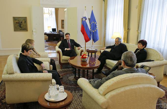 Predstavniki ustavnega sodišča pri predsedniku republike Borutu Pahorju