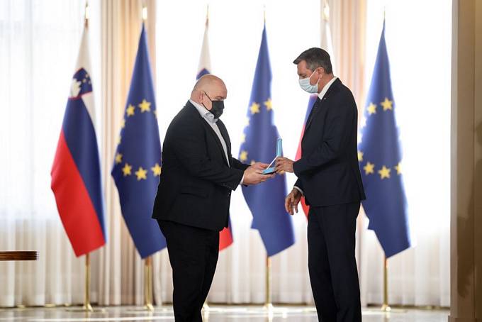 Predsednik Republike Slovenije Borut Pahor na posebni slovesnosti v Predsedniški palači vročil državna odlikovanja