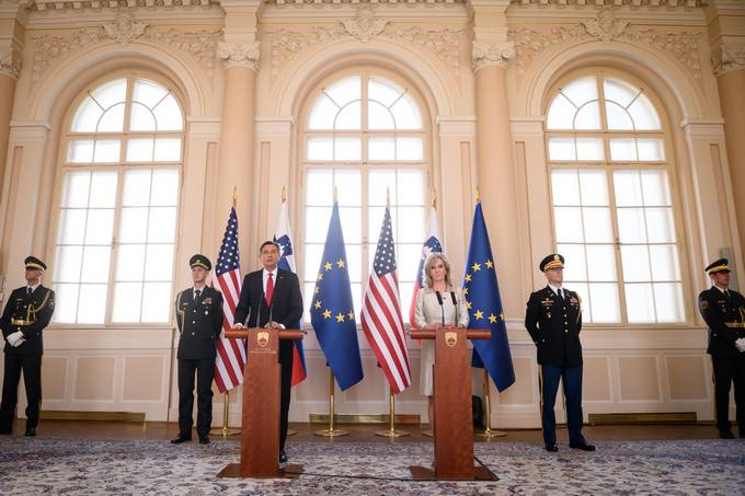Predsednik Pahor in veleposlanica ZDA Lynda C. Blanchard obeležila sedmi dan slovensko-ameriškega prijateljstva in zavezništva