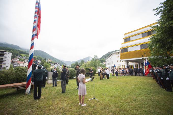 Predsednik republike pred dnevom državnosti na prireditvi OŠ Idrija »To je čudovit začetek tega predprazničnega dne«