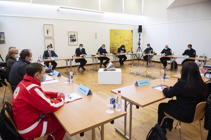 Predsednik republike v Novem mestu nadaljeval z regijskimi obiski štabov Civilne zaščite: »Povsod lahko občudujem solidarnost ljudi in institucij«
