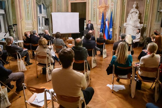 Predsednik republike na odprtju raztave ODJUGA: Zgodbe o identitetah na prepihu: "Razstava je praznik sožitja"