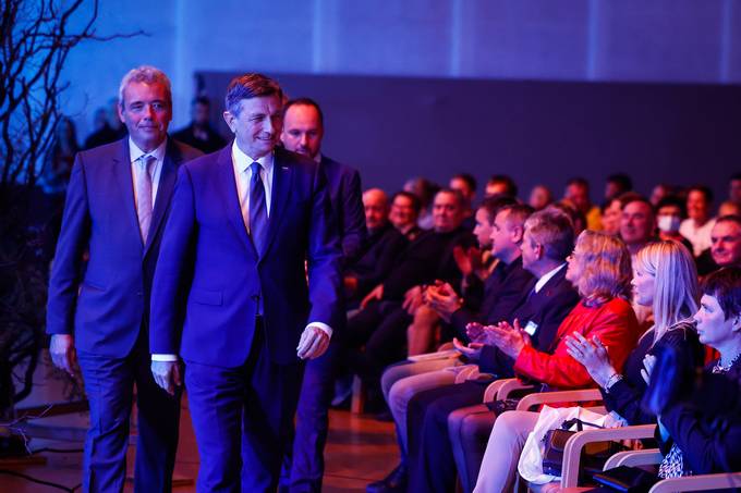 Predsednik Republike Slovenije Borut Pahor se je danes zvečer na povabilo županov občin Miren-Kostanjevica, Renče-Vogrsko in Komen udeležil dobrodelnega koncerta Skupaj za Kras