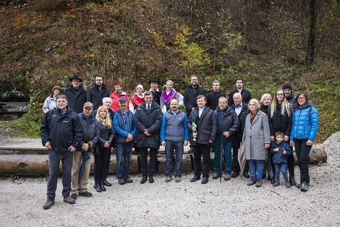 Predsednik Pahor v soteski Vintgar: »Popolnoma sem prevzet nad lepoto tega kraja in vašo skrbjo zanj«