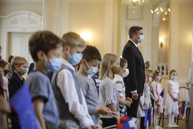 Predsednik Pahor mladim obiskovalcem dneva odprtih vrat ob dnevu Primoža Trubarja: »Ste Slovenci in ste Evropejci. Ostanite še naprej tako pogumni in solidarni«